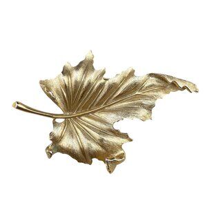 Vintage Crown Trifari Gold Tone Maple Leaf Brooch Pin Textured Detail Fall Jewel